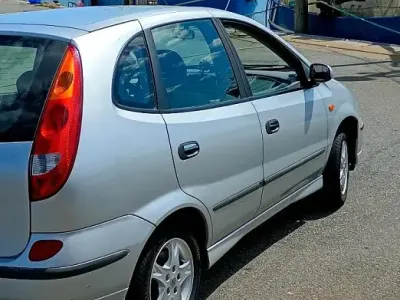 Gebraucht Nissan Almera Tino 116 PS (85 kW) 2006 Silber Van / Kleinbus
