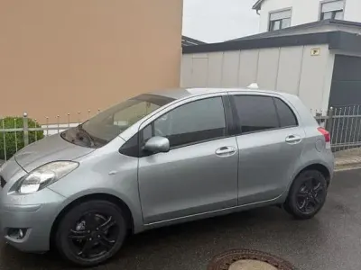 Gebraucht Toyota Yaris Cool 101 PS (74 kW) 2010 Grau Kleinwagen