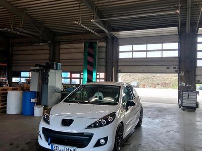 Gebraucht Peugeot 207 95 PS (69 kW) 2012 Weiß Kleinwagen