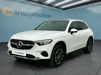 Używany Mercedes GLC220 197 KM (144 kW) 2025 Biały Sedan/Limuzyna