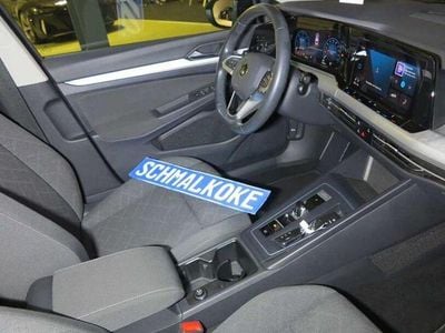 Gebraucht VW Golf VIII Life 150 PS (110 kW) 2022 Deep black pearlescent (metallic) Kombi