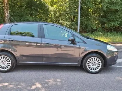 Gebraucht Fiat Punto 77 PS (56 kW) 2009 Grau Kleinwagen