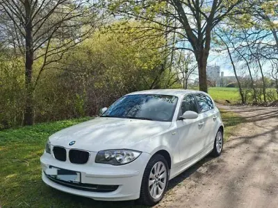 Gebraucht BMW 116 Sport Line 122 PS (89 kW) 2009 Weiß Kleinwagen