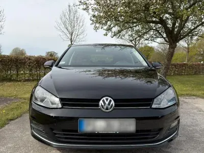 Gebraucht VW Golf VII LOUNGE 110 PS (80 kW) 2015 Schwarz Limousine