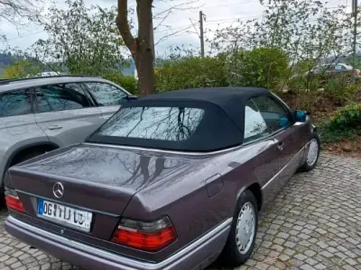 Gebraucht Mercedes E220 150 PS (110 kW) 1994 Andere farben Cabrio
