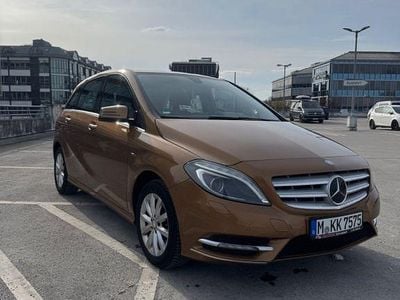 Gebraucht Mercedes B200 Edition 156 PS (114 kW) 2012 Gold Van / Kleinbus
