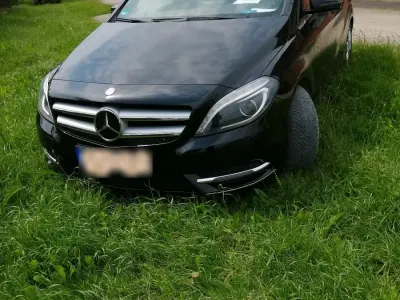 Gebraucht Mercedes B200 136 PS (100 kW) 2013 Schwarz Kleinwagen