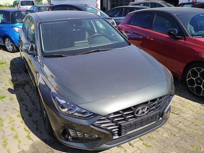 Gebraucht Hyundai i30 Trend 120 PS (88 kW) 2023 Amazon grey Limousine
