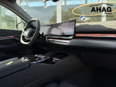 Gebraucht BMW i5 Sport Line 250 kW (340 PS) 2025 Black sapphire Limousine