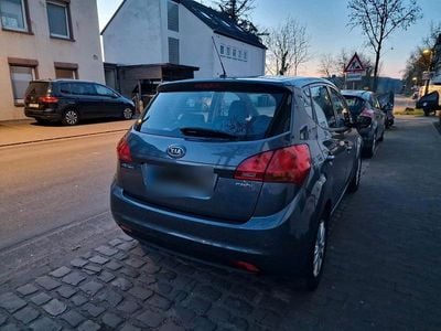 Gebraucht Kia Venga 128 PS (94 kW) 2011 Grau Kleinwagen
