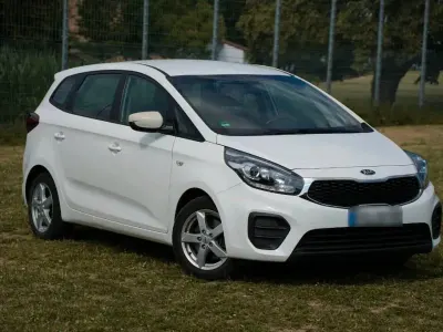 Gebraucht Kia Carens 135 PS (99 kW) 2018 Weiß Van / Kleinbus