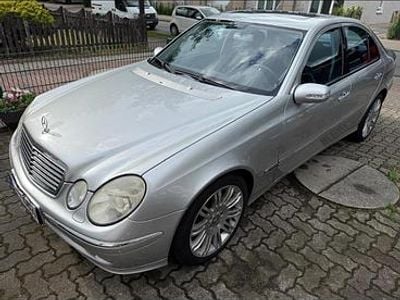Gebraucht Mercedes E220 Avantgarde 150 PS (110 kW) 2003 Silber Limousine