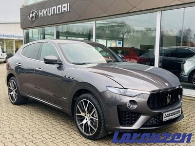 Grau Gebraucht 2018 Maserati Levante SUV | 51.980 € (Teuer)