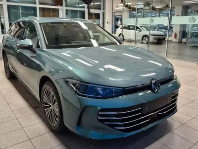 Neu VW Passat Elegance 150 PS (110 kW) 2026 Grün Kombi