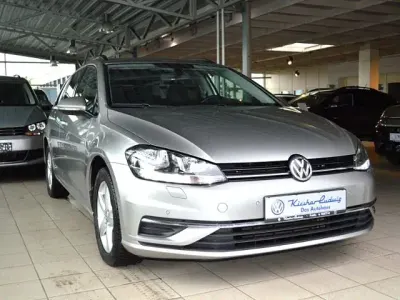 Gebraucht VW Golf VII Comfortline 116 PS (85 kW) 2018 Tungsten silver metallic Kombi