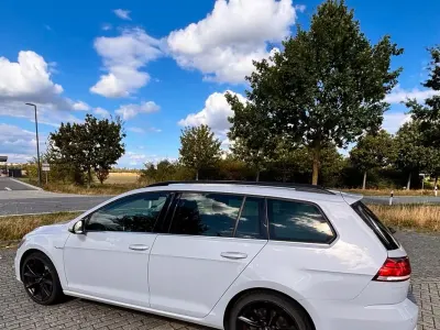 Gebraucht VW Golf VII Highline 130 PS (95 kW) 2019 Weiß Kombi