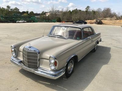 Gebraucht Mercedes 220 163 PS (119 kW) 1965 Beige Coupé