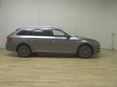 Gebraucht Skoda Superb LAURIN & KLEMENT 218 PS (160 kW) 2023 Graphitegrau metallic Kombi