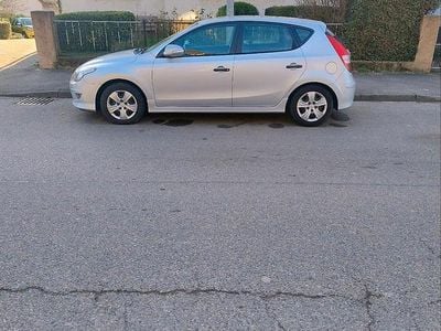 Gebraucht Hyundai i30 90 PS (66 kW) 2011 Grau Kleinwagen
