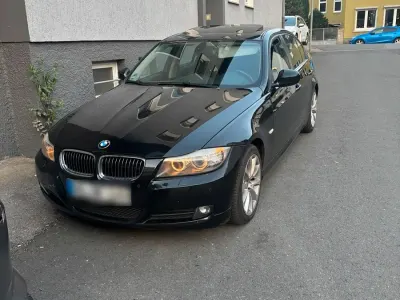 Gebraucht BMW 320 170 PS (125 kW) 2009 Schwarz Limousine