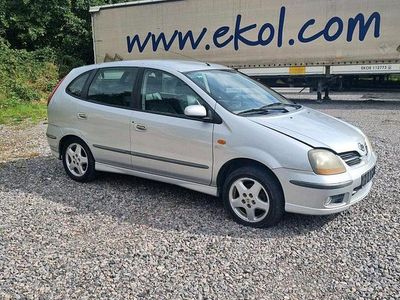 Nissan Almera Tino
