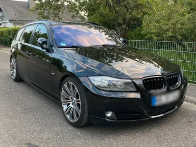 Gebraucht BMW 320 184 PS (135 kW) 2011 Schwarz Kombi