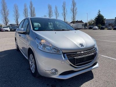 Gebraucht Peugeot 208 Active 82 PS (60 kW) 2014 Grau Kleinwagen