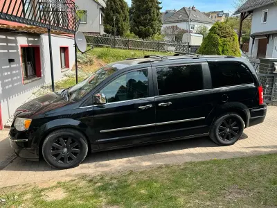 Second-hand Chrysler Grand Voyager 163 CP (119 kW) 2008 Negru Monovolum