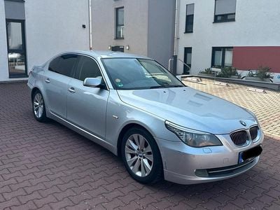 Gebraucht BMW 530 235 PS (172 kW) 2008 Silber Limousine