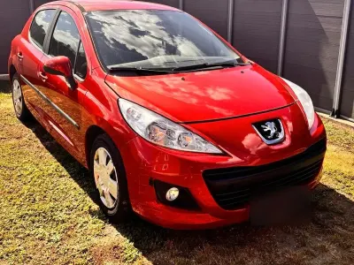 Gebraucht Peugeot 207 90 PS (66 kW) 2009 Rot Kleinwagen