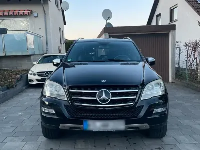 Gebraucht Mercedes ML320 224 PS (164 kW) 2008 Schwarz SUV