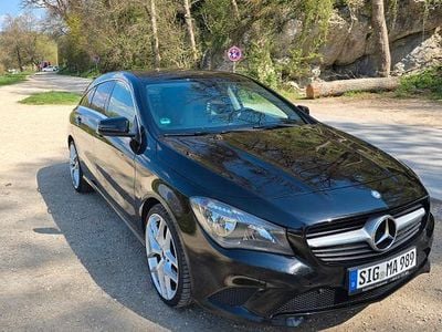 Gebraucht Mercedes CLA200 Shooting Brake 136 PS (100 kW) 2015 Schwarz Kombi
