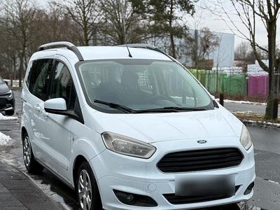Weiß Gebraucht 2014 Ford Tourneo Courier Van / Kleinbus | 4.800 € (Fairer Preis)