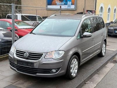 Grau Gebraucht 2010 VW Touran Highline Van / Kleinbus | 6.990 € (Fairer Preis)
