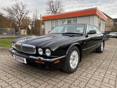 Jaguar XJ8