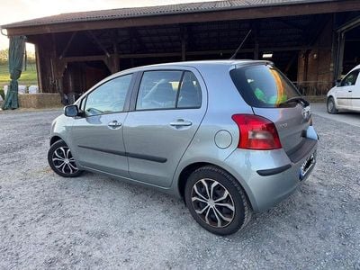 Usata Toyota Yaris 90 CV (66 kW) 2006 Grigio Berlina