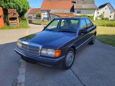 Gebraucht Mercedes 190 118 PS (86 kW) 1990 Violett Limousine