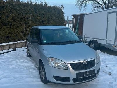 Grau Gebraucht 2009 Skoda Fabia Limousine | 1.900 € (Fairer Preis)