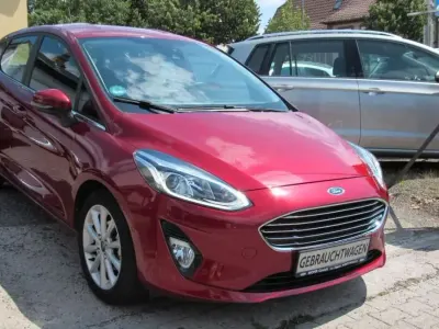 Gebraucht Ford Fiesta Titanium 101 PS (74 kW) 2018 Rot Kleinwagen
