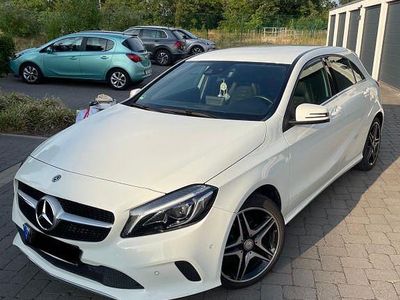 Gebraucht Mercedes A180 122 PS (89 kW) 2017 Weiß Limousine