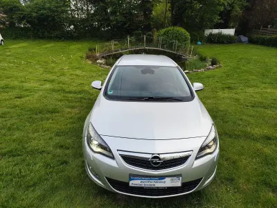 Gebraucht Opel Astra Innovation 125 PS (91 kW) 2011 Silber Kombi