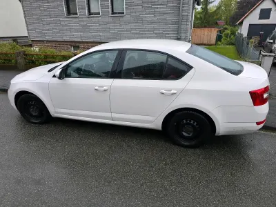 Usata Skoda Octavia 105 CV (77 kW) 2013 Bianco Berlina