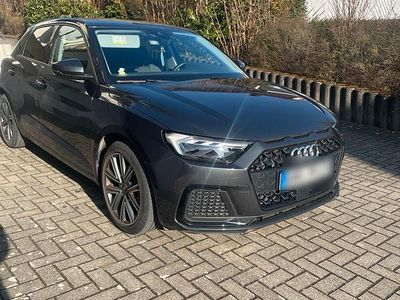 Grau Gebraucht 2024 Audi A1 Sportback Advanced Kleinwagen | 25.499 € (Fairer Preis)