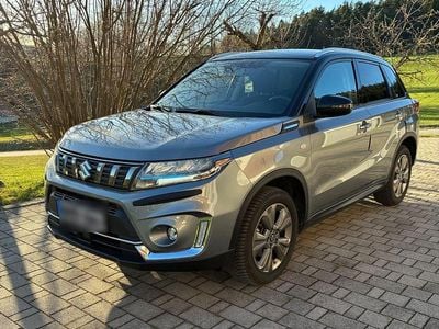 Gebraucht Suzuki Vitara 102 PS (75 kW) 2022 Grau SUV