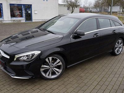 Gebraucht Mercedes CLA200 Shooting Brake 156 PS (114 kW) 2017 Schwarz Kombi