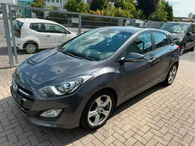 Gebraucht Hyundai i30 Trend 110 PS (80 kW) 2017 Grau Limousine