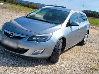Gebraucht Opel Astra 125 PS (91 kW) 2011 Grau Limousine