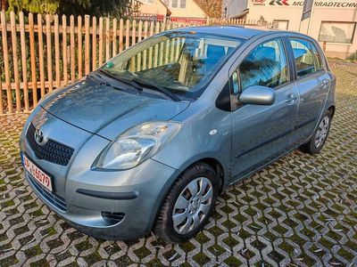Grau Gebraucht 2006 Toyota Yaris Luna Limousine | 2.490 € (Etwas zu teuer)