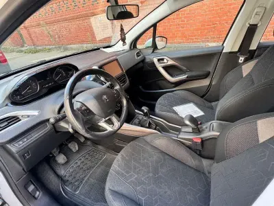 Gebraucht Peugeot 2008 Active 83 PS (61 kW) 2015 Weiß SUV