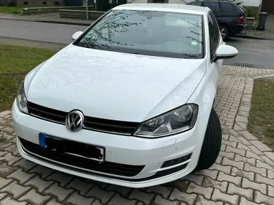 Gebraucht VW Golf VII 105 PS (77 kW) 2015 Weiß Limousine